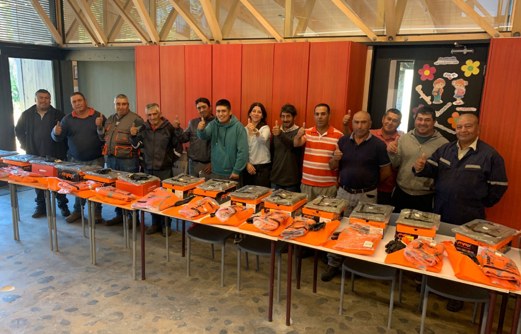 Trabajadores afectados por hechos de violencia rural reciben kits de herramientas para retomar sus empleos