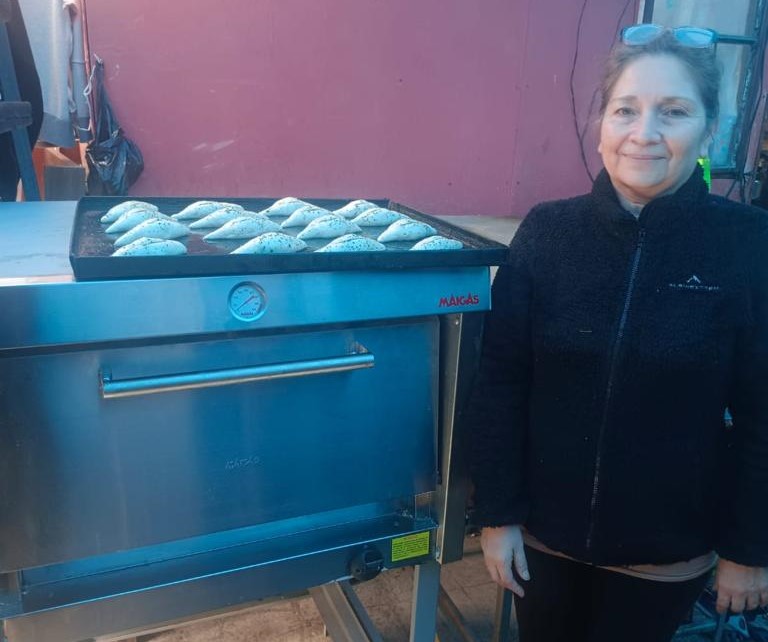 Vecina de Pudahuel mejora su emprendimiento de panadería