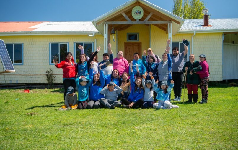 Escuela rural de Chiloé al fin tiene luz: panel solar solucionó falta de electricidad en la Escuela Rural Blanchard