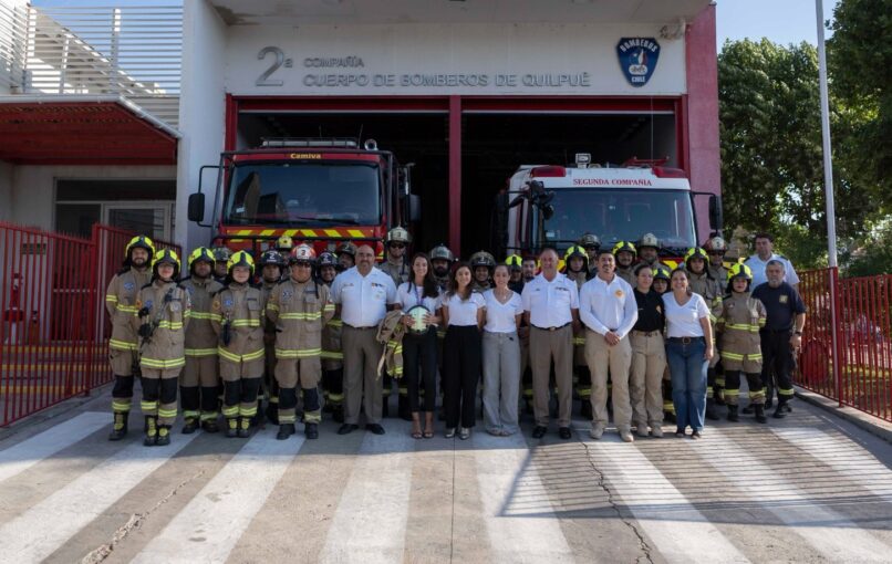 Cuerpo de Bomberos de Quilpué recibe 100 nuevos uniformes forestales para enfrentar la época de mayor riesgo de incendios