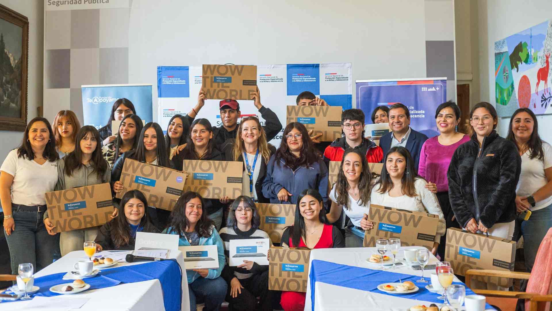 25 jóvenes que viven en residencias del Servicio de Protección de la Niñez recibieron tablets y computadores para potenciar sus estudios