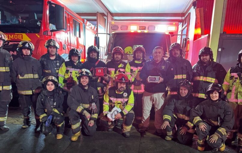 Cuarta Compañía Mixta de Bomberos de Castro recibe moderno monitor de signos vitales para fortalecer su gestión en emergencias