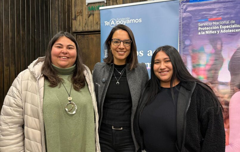 Nueve estudiantes que viven en residencias del Servicio de Protección de Valparaíso reciben tablets y computadores para potenciar sus estudios