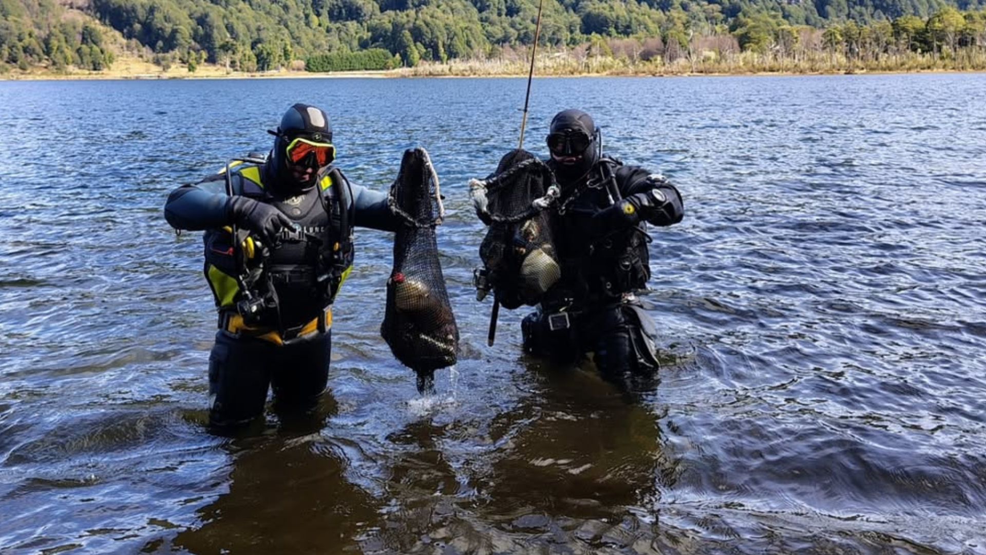 El imparable trabajo de Fundación Aguas Claras para limpiar los ríos y lagos de la Patagonia