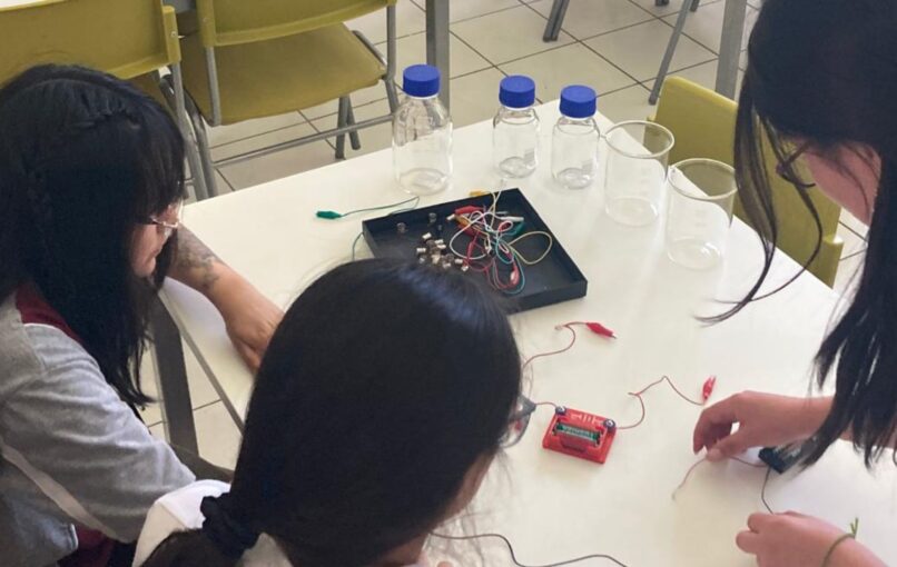 Escuela Teresa Brown de La Calera incorpora innovador laboratorio móvil para promover la ciencia en sus alumnas