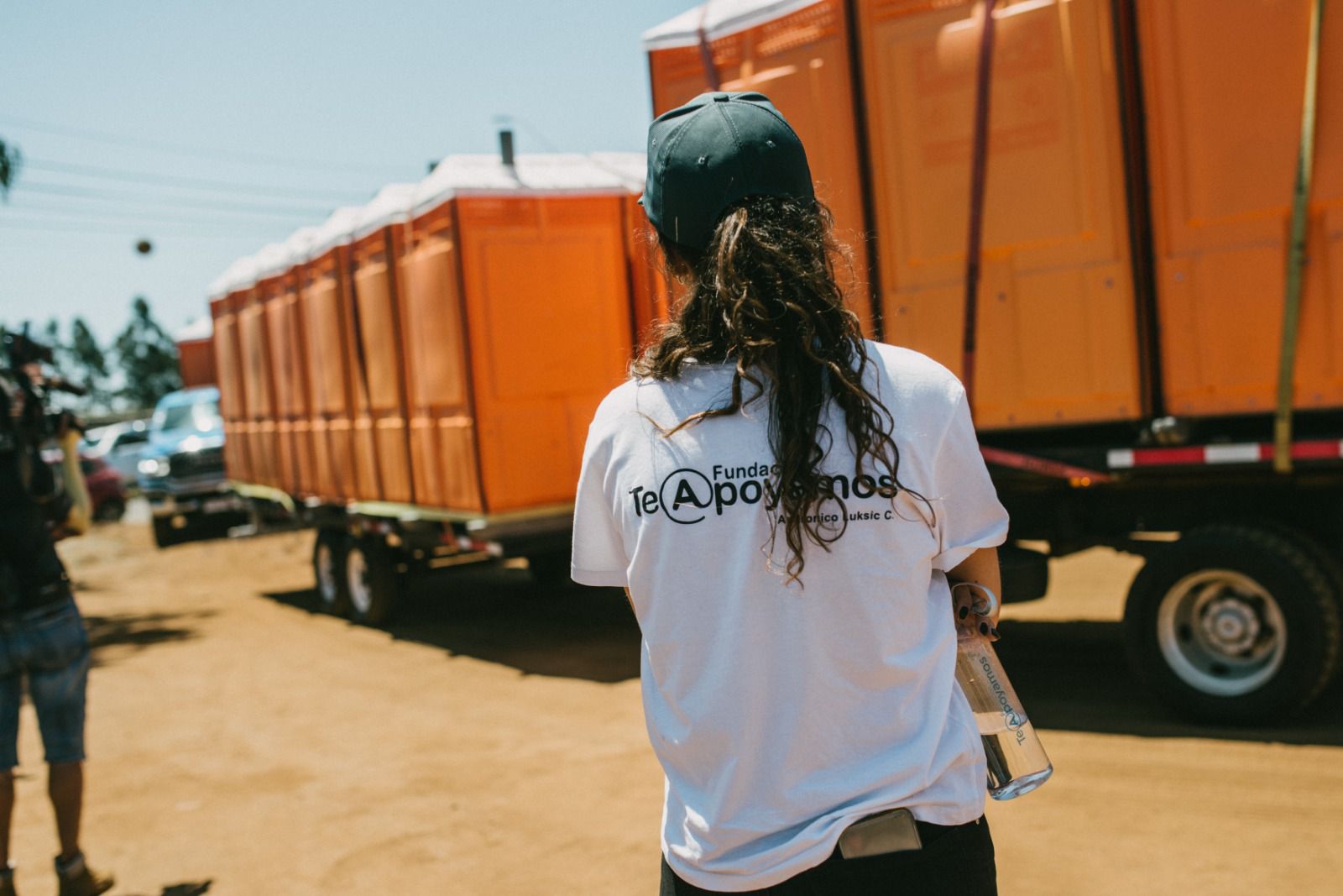 Incendios: Fundaciones de la familia Luksic entregan miles de aportes en terreno