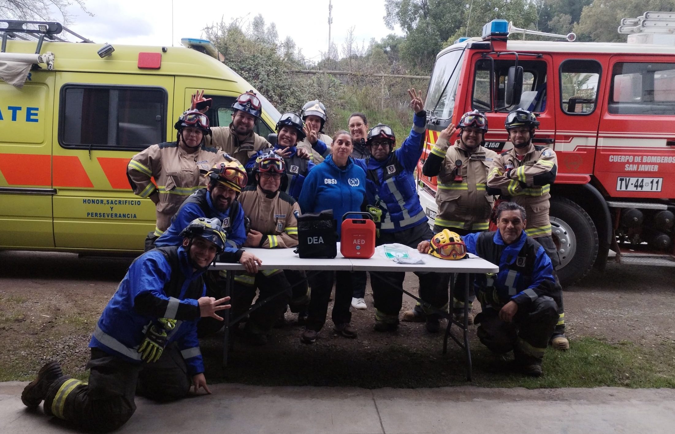 “Bomba Bobadilla” de San Javier fortalece su unidad de rescate mediante la entrega de un nuevo desfibrilador 